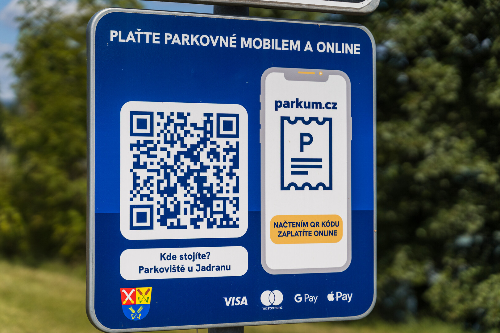 Parkum: Zaplaťte přes QR kód nebo online. Parkum: Plaťte parkovné mobilem a online.